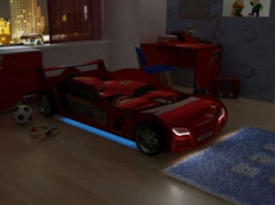 Детская кровать-машинка