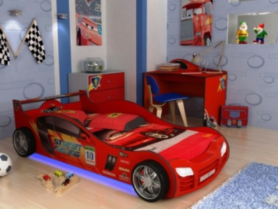 Детская кровать-машинка