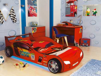 Детская кровать-машинка